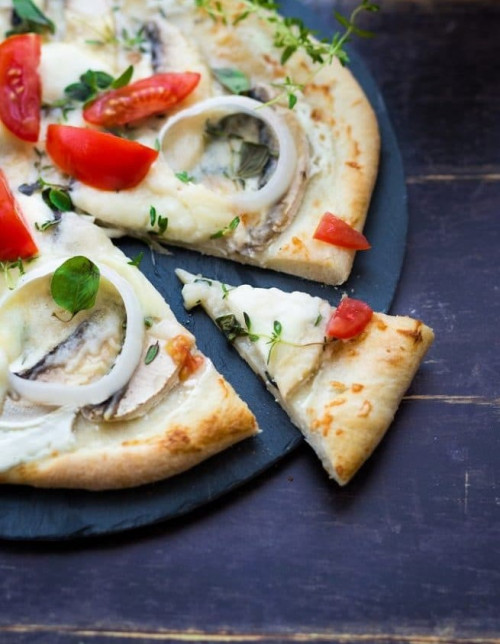 Portobelló gombás fehér pizza